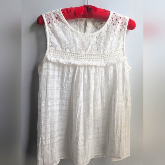 Max Studio Tops - NWOT.....Max Studio White Cotton Sleeveless Lace Top Size Small